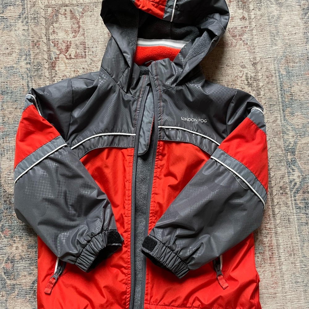 Kids London Fog fleece lined windbreaker. Water resistant. Size 6.
